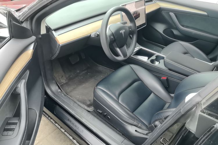 Tesla Model 3 2023 car image #16