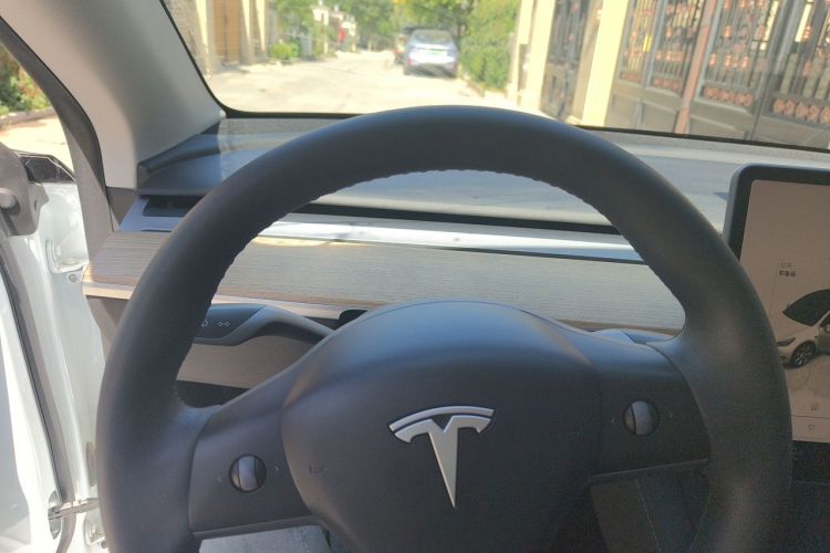 Tesla Model Y 2022 #12 Tesla Model Y 2022 car image #12