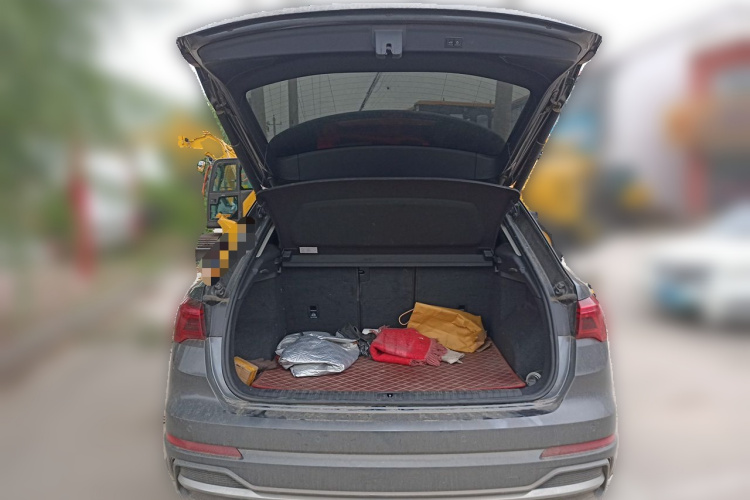 Audi Q3 2023 car image #17
