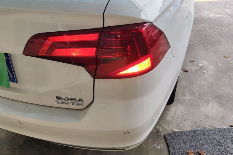Volkswagen Bora 2016 car image #8