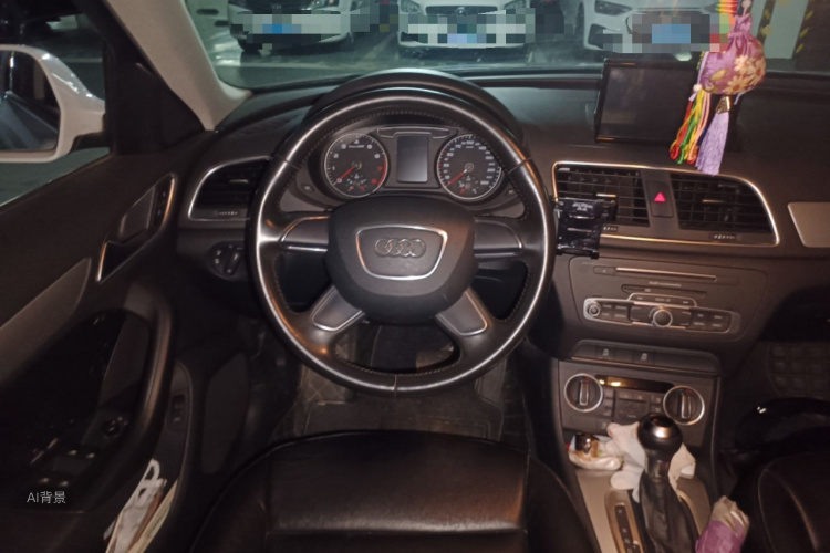 Audi Q3 2016 car image #12