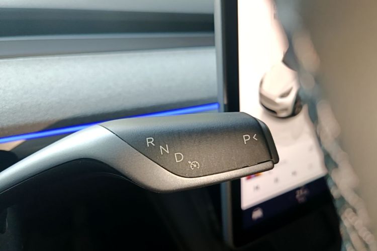 Tesla Model Y 2025 #14 Tesla Model Y 2025 car image #14