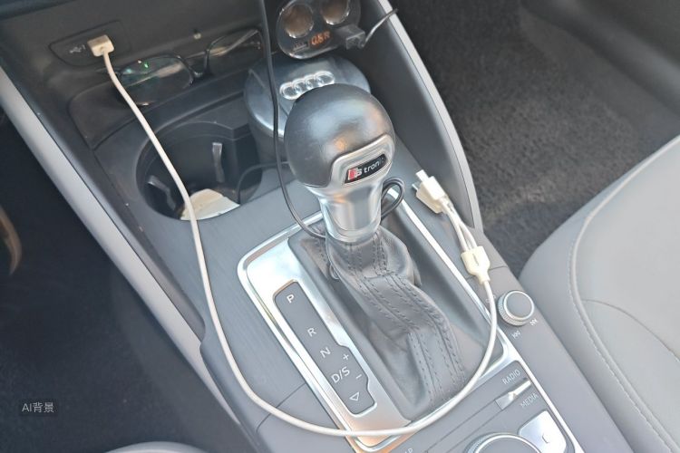 Audi A3 2018 car image #16