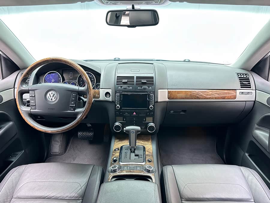 Volkswagen Touareg 2010 immagine di auto #20