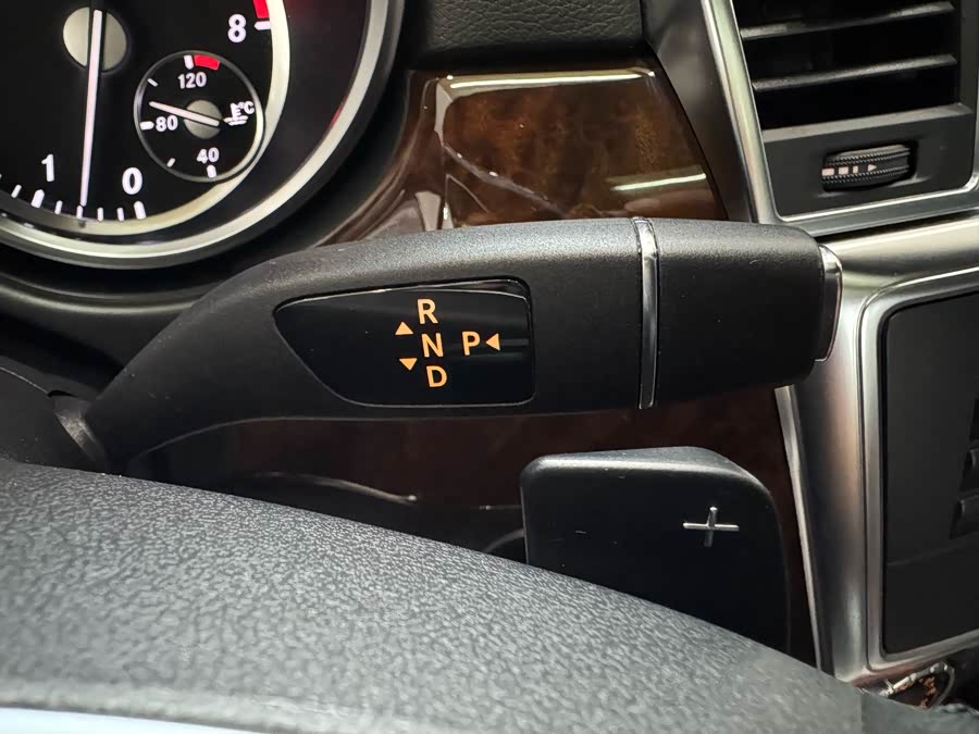 Mercedes-Benz M Class 2015 car image #20