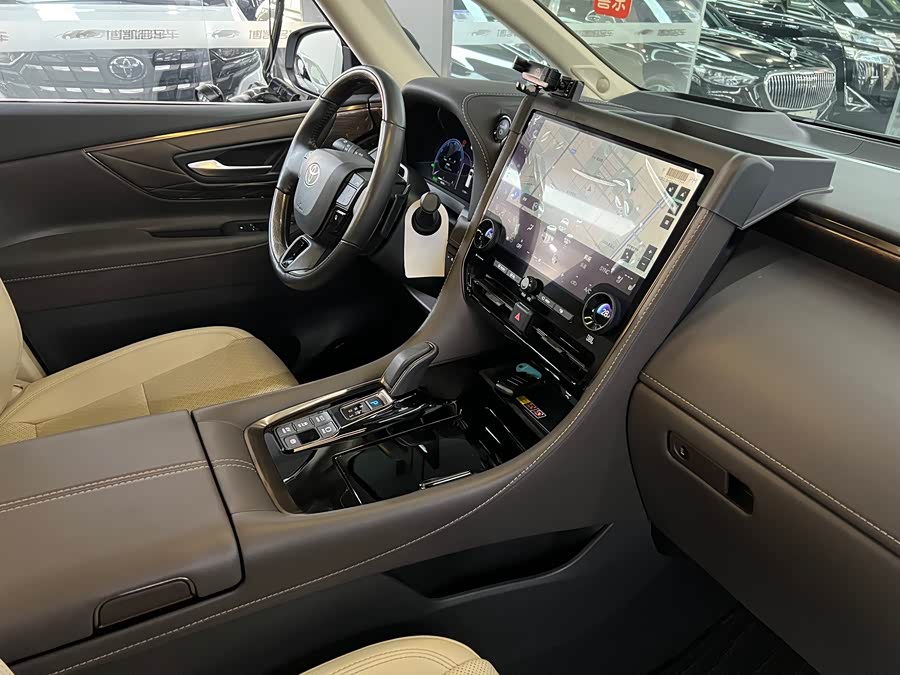 Toyota Alphard 2023 car image #20