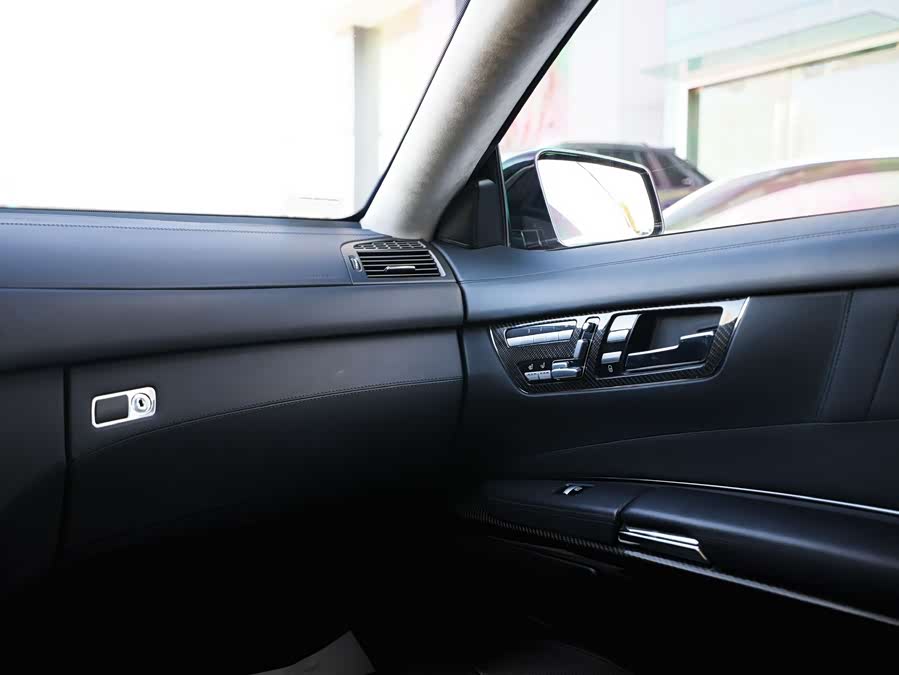 Mercedes-Benz CL Class 2010 car image #20