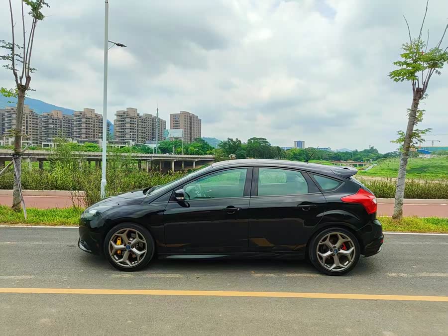 Ford Focus (Imported) 2014 car image #20