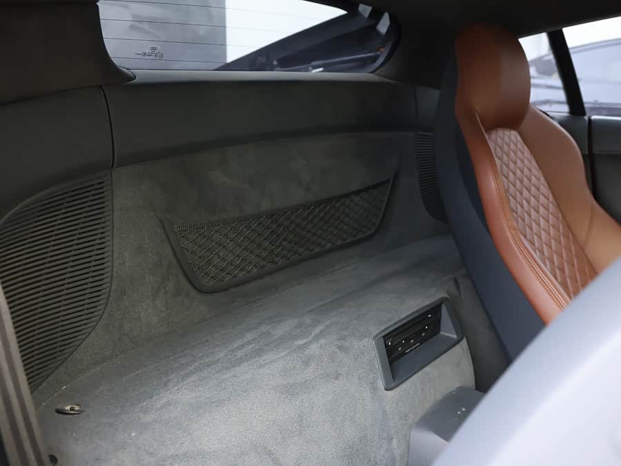 Audi R8 2018 car image #20