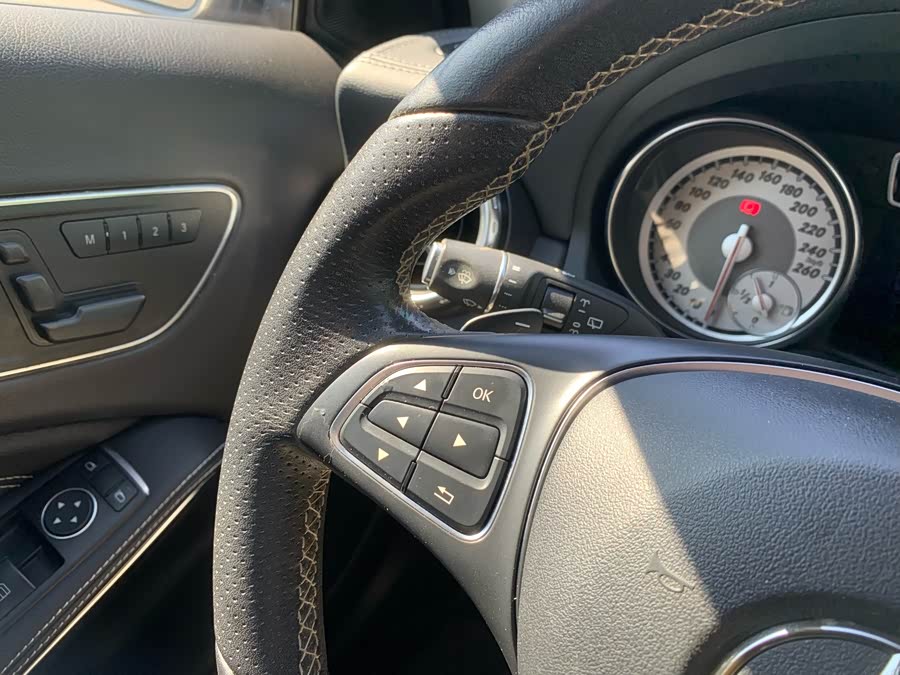 Mercedes-Benz GLA Class 2017 immagine di auto #20