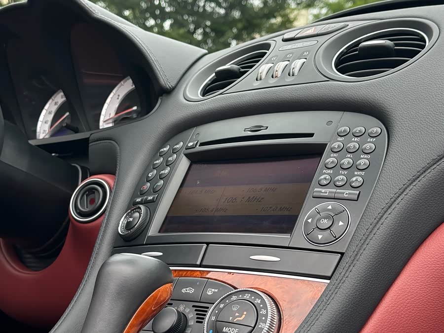 Mercedes-Benz SL Class 2009 car image #20