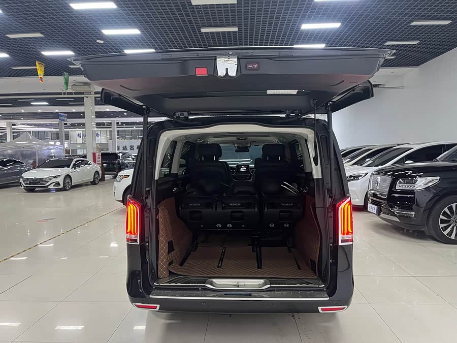 Mercedes-Benz V Class 2018 immagine di auto #20