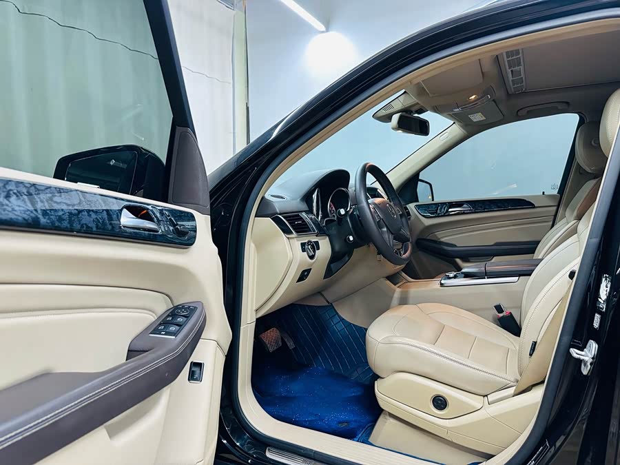 Mercedes-Benz M Class 2015 car image #20