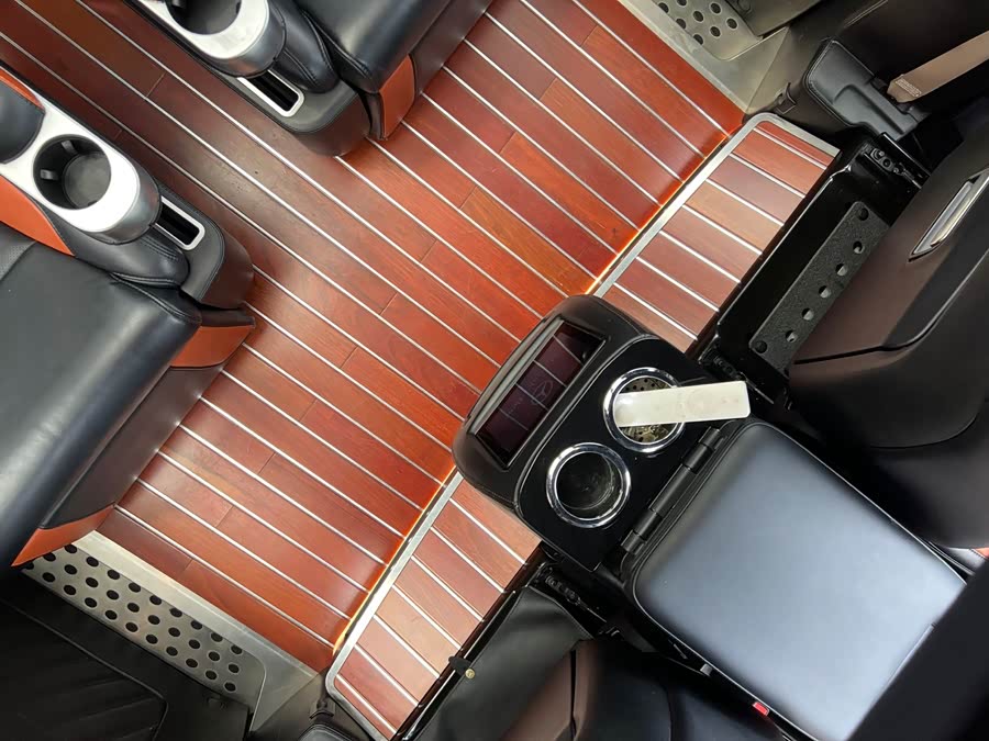 Mercedes-Benz V Class 2020 car image #20