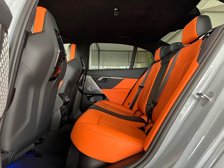 BMW M5 New Energy immagine di auto #20