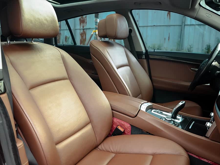 BMW 5 Series GT 2012 immagine di auto #20