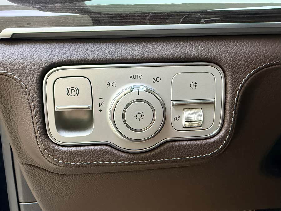 Mercedes-Benz GLS Class 2023 car image #20