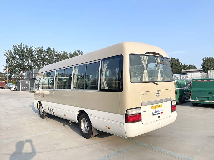 Toyota Coaster 2015 imagen de coche #20