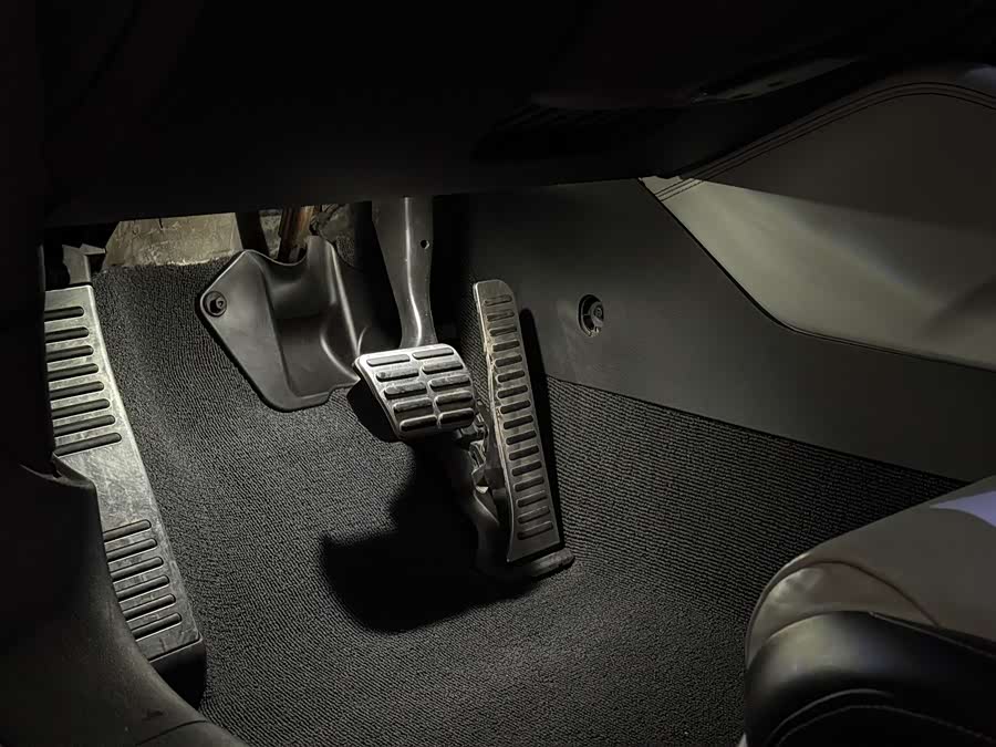 Audi TTS 2011 car image #20