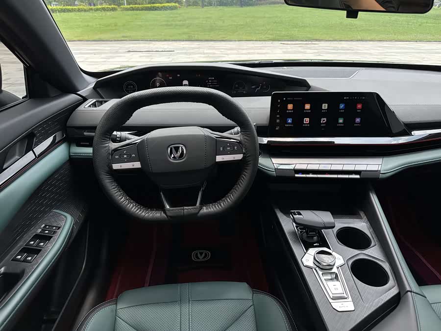 Changan UNI-V iDD 2024 صورة سيارة #20