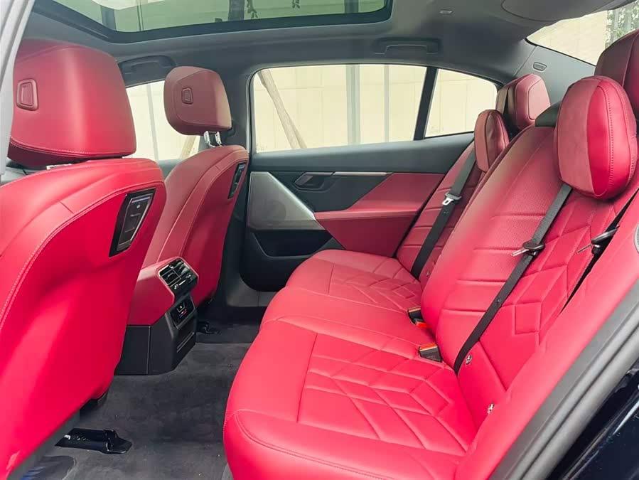 BMW i5 2024 immagine di auto #20