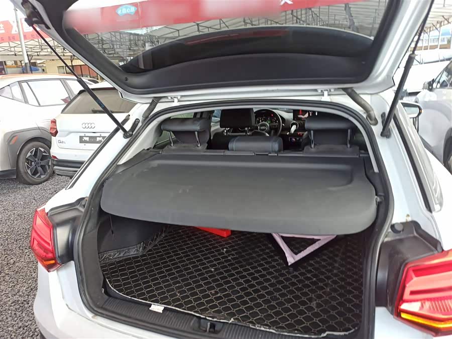 Audi Q2L e-tron 2021 صورة سيارة #20