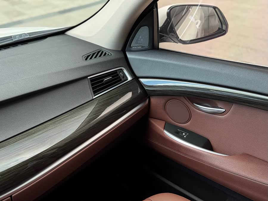 BMW 5 Series GT 2017 #20 BMW 5 Series GT 2017 صورة سيارة #20