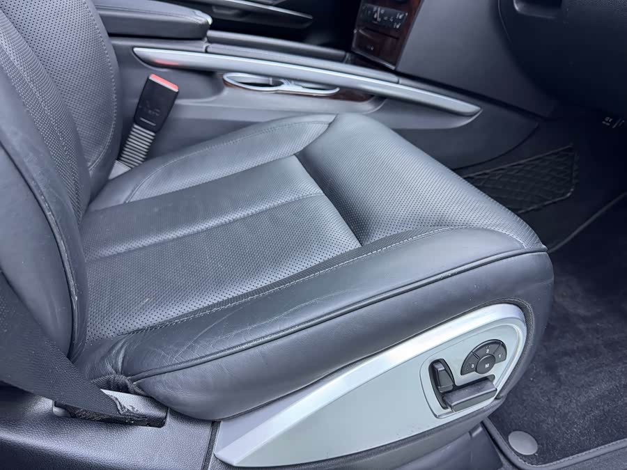 Mercedes-Benz GL Class 2011 car image #20