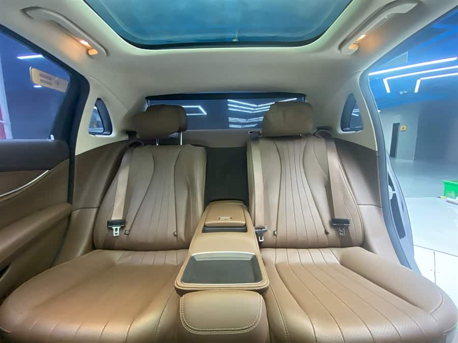 Mercedes-Benz E Class 2022 car image #20