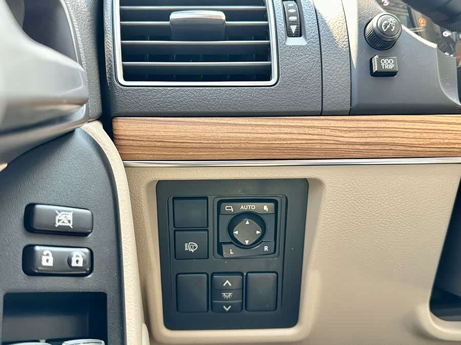 Toyota Land Cruiser Prado 2018 immagine di auto #20