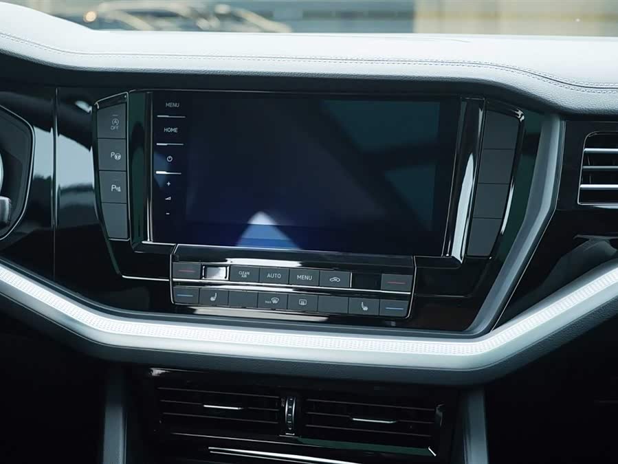 Volkswagen Touareg 2019 car image #20