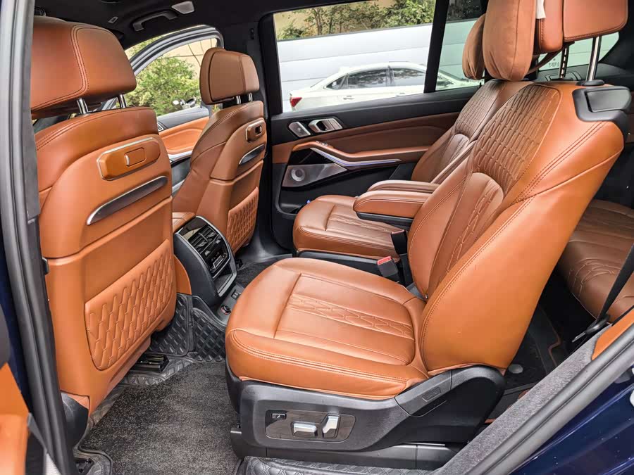 BMW X7 M60i 2023 #20 BMW X7 M60i 2023 car image #20