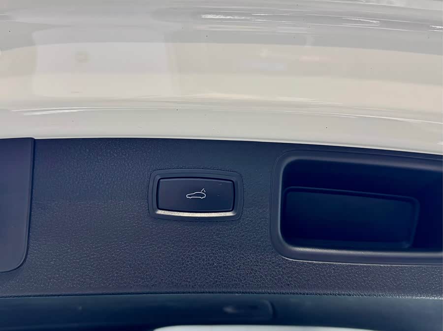 2015 car image #20