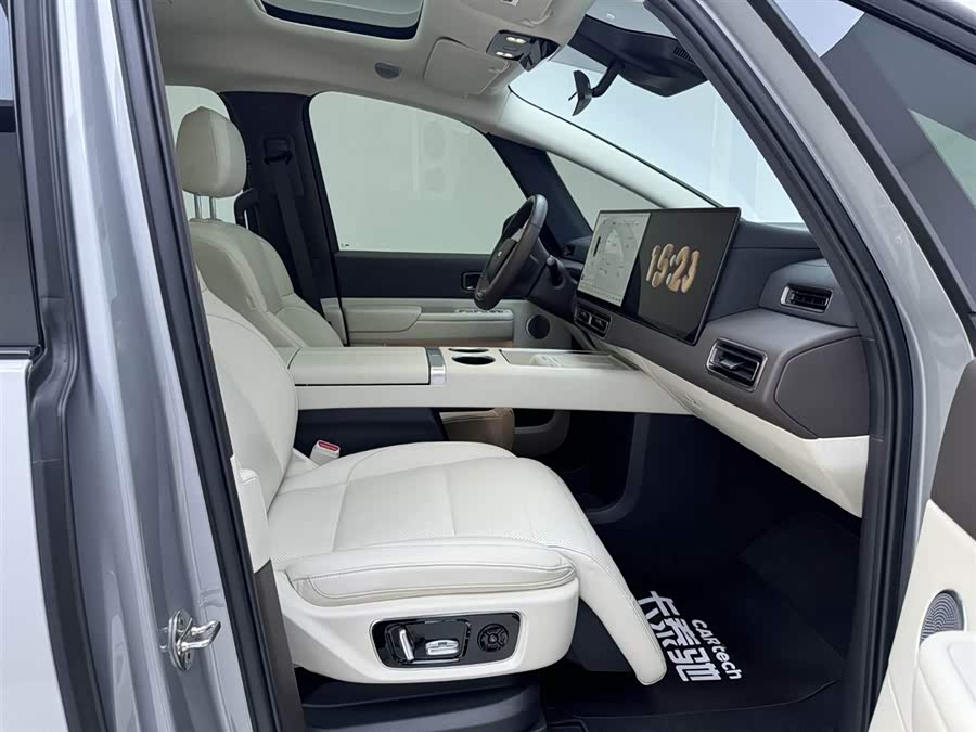 理想汽车 理想MEGA 2024 汽车图片 #20