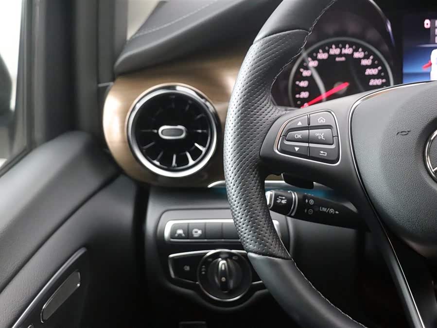 Mercedes-Benz V Class 2024 #20 Mercedes-Benz V Class 2024 car image #20