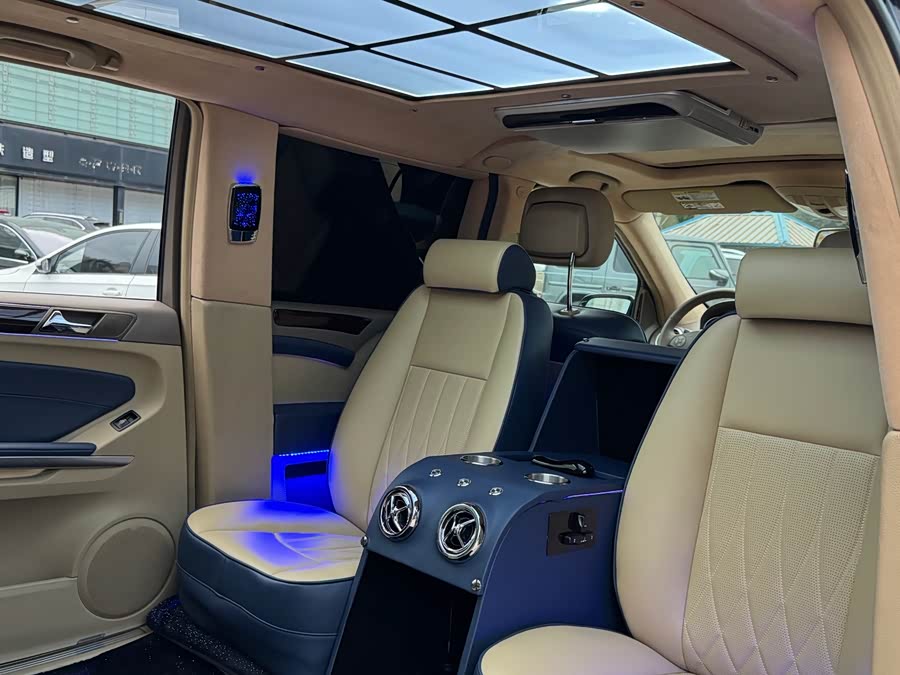 Mercedes-Benz GL Class 2011 car image #20