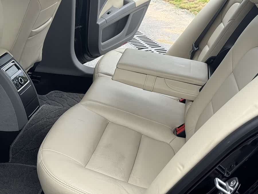 Skoda Superb 2013 car image #20