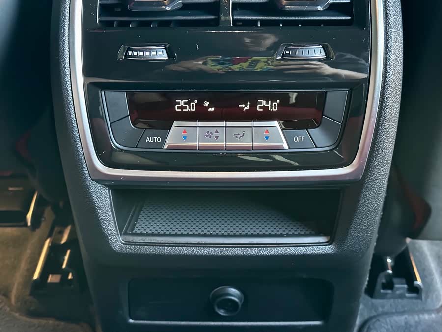 BMW X6 M 2021 #20 BMW X6 M 2021 car image #20