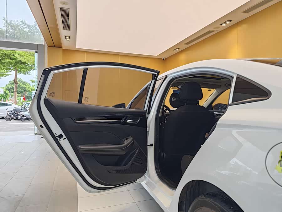 Roewe i5 2023 car image #20