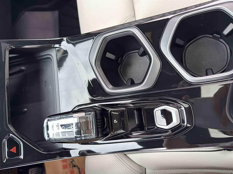 GEELY Boyue L 2023 car image #20