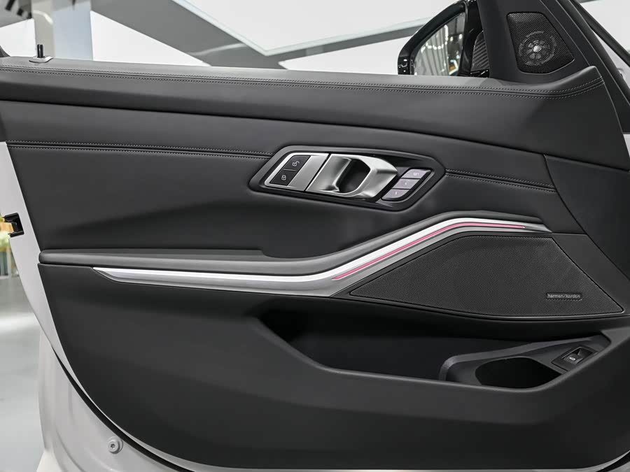 BMW M3 2025 изображение автомобиля #20