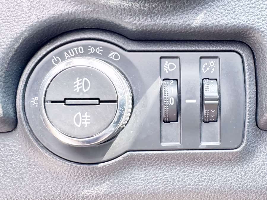 Chevrolet Tracker 2015 #20 Chevrolet Tracker 2015 immagine di auto #20