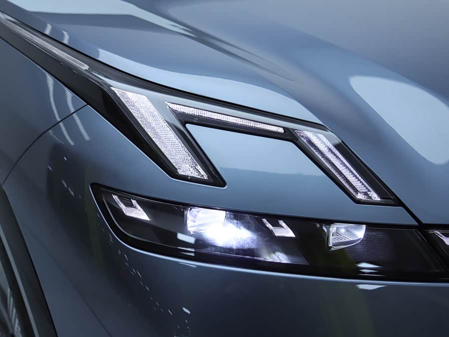 Lynk & Co 08 EM-P 2024 car image #20