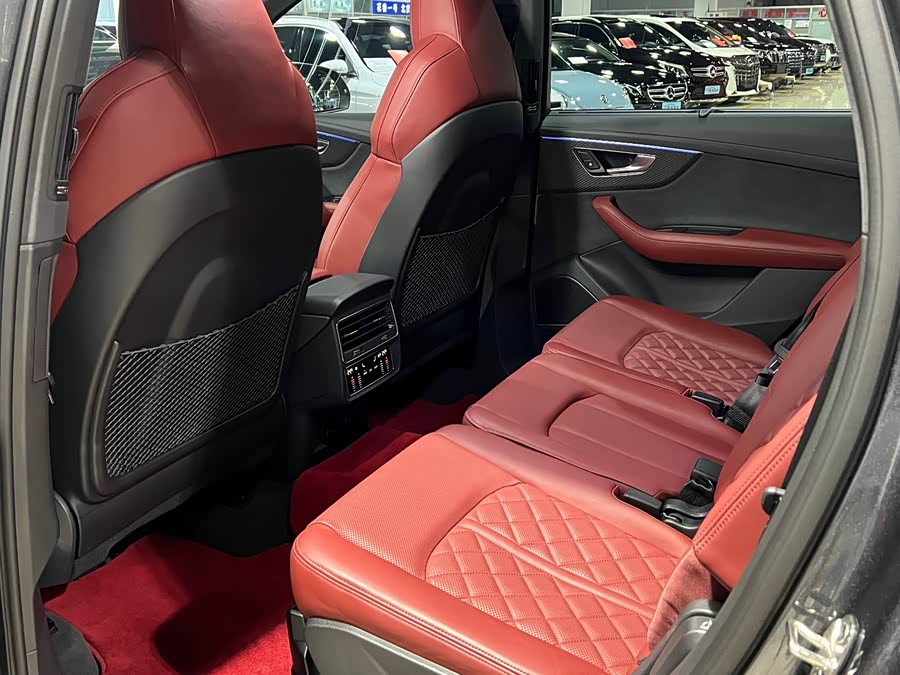 Audi SQ7 2024 car image #20