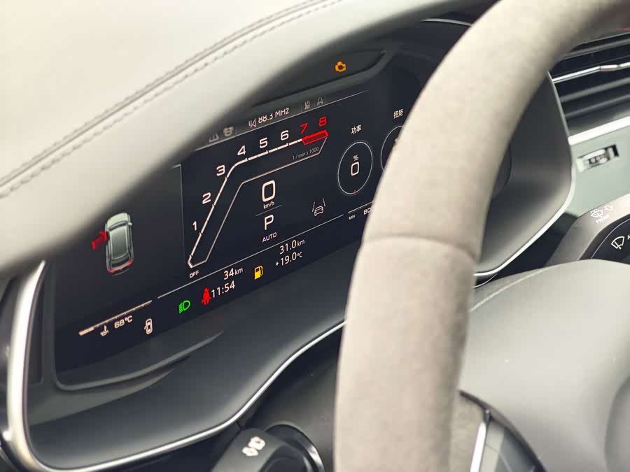 Audi RS Q8 car image #20