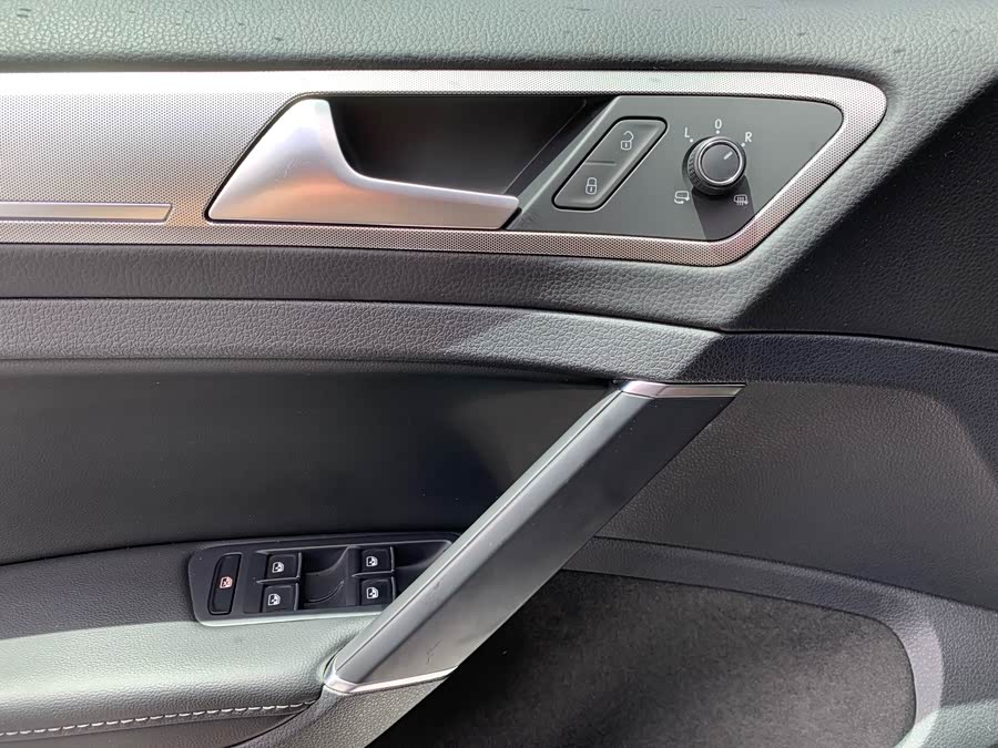 Volkswagen Golf 2019 car image #20