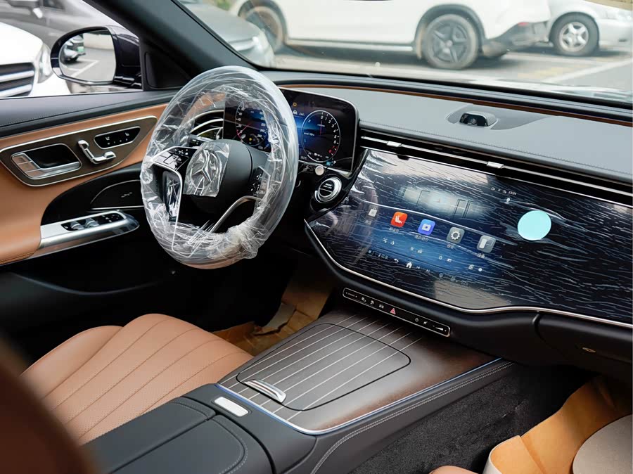 Mercedes-Benz E Class New Energy 2023 car image #20