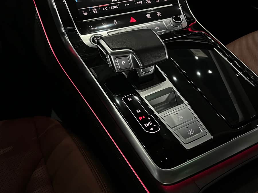 Audi Q8 2023 immagine di auto #20