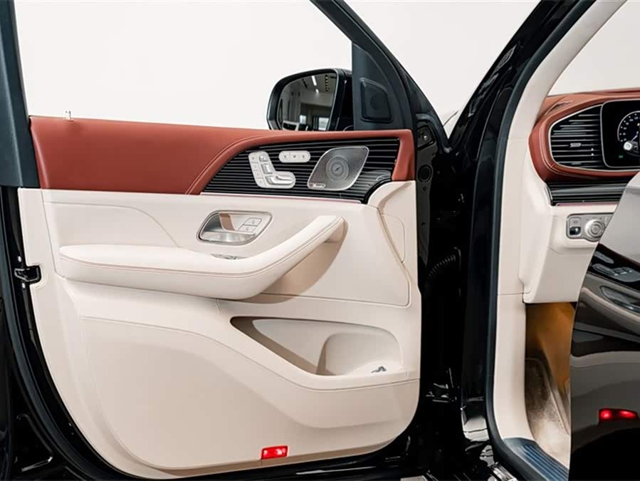 Mercedes-Benz Maybach GLS 2024 car image #20