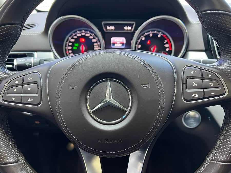 Mercedes-Benz GLS Class 2018 immagine di auto #20